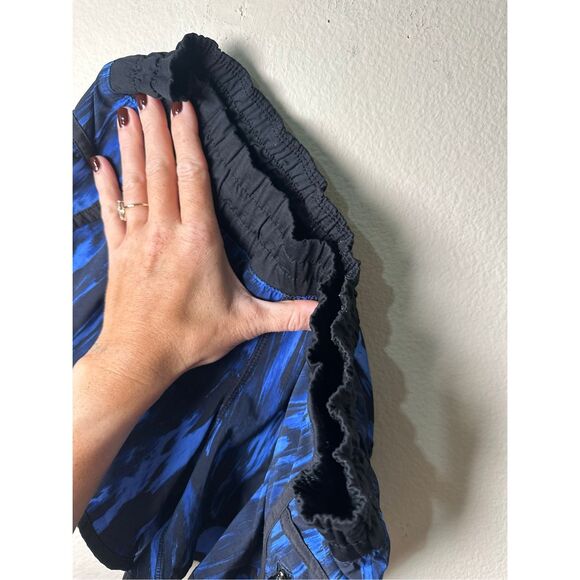 Lululemon Tracker Short III *4-way Stretch blue black sz 4 - Picture 9 of 10